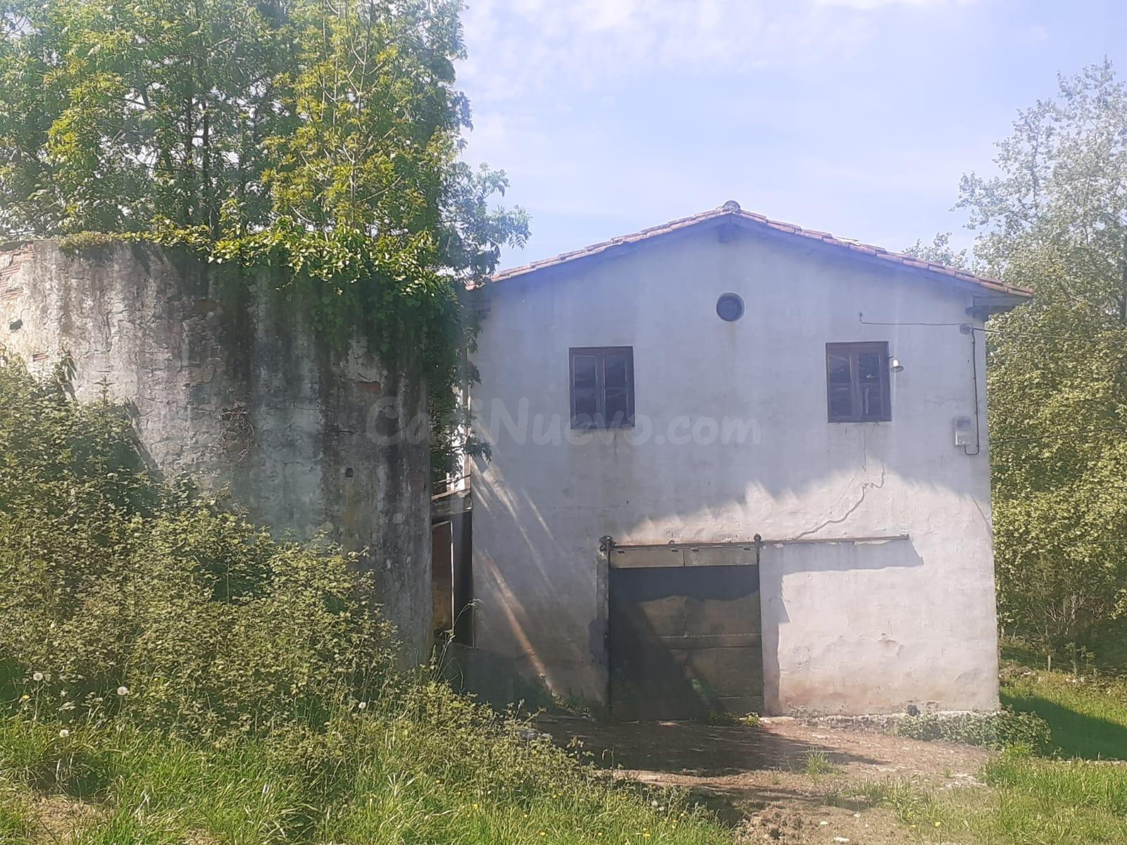 SE VENDE TERRENO CON EDIFICIO  EN RAMALES D ELA VICTORIA (CANTABRIA)
