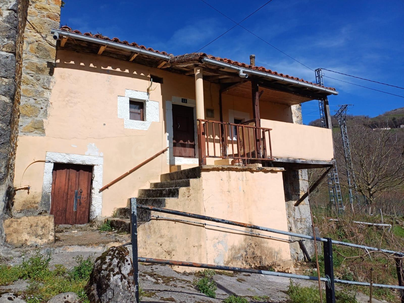 CASA DE PIEDRA EN BUSTABLADO-ARREDONDO (CANTABRIA)