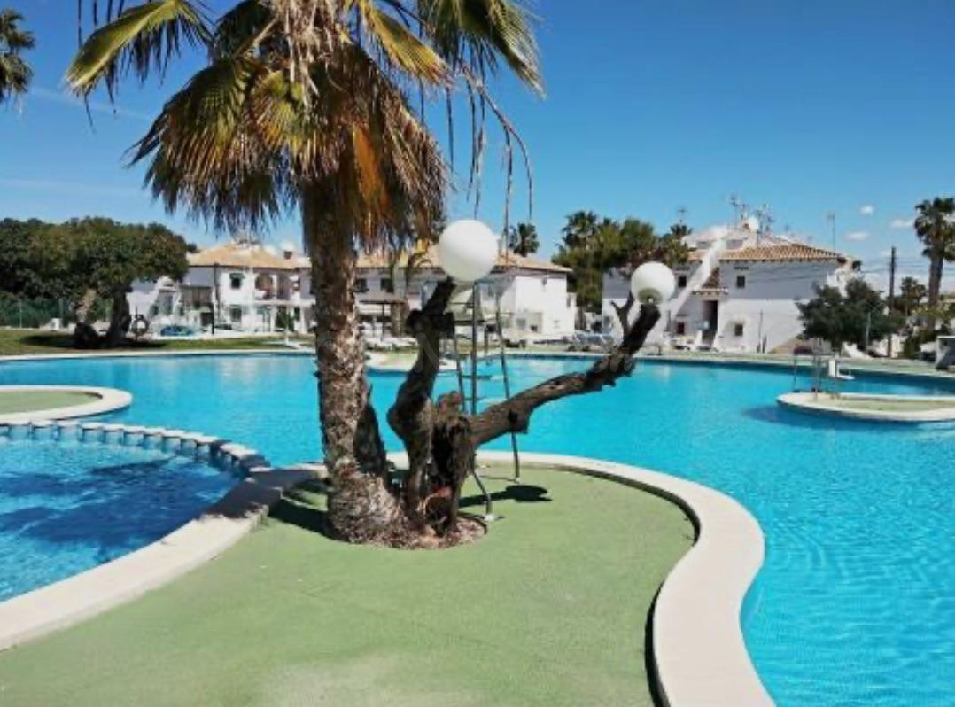 MAGNIFICO BUNGALOW EN PLANTA BAJA TOTALMENTE REFORMADO Y CON PISCINA COMUNITARIA