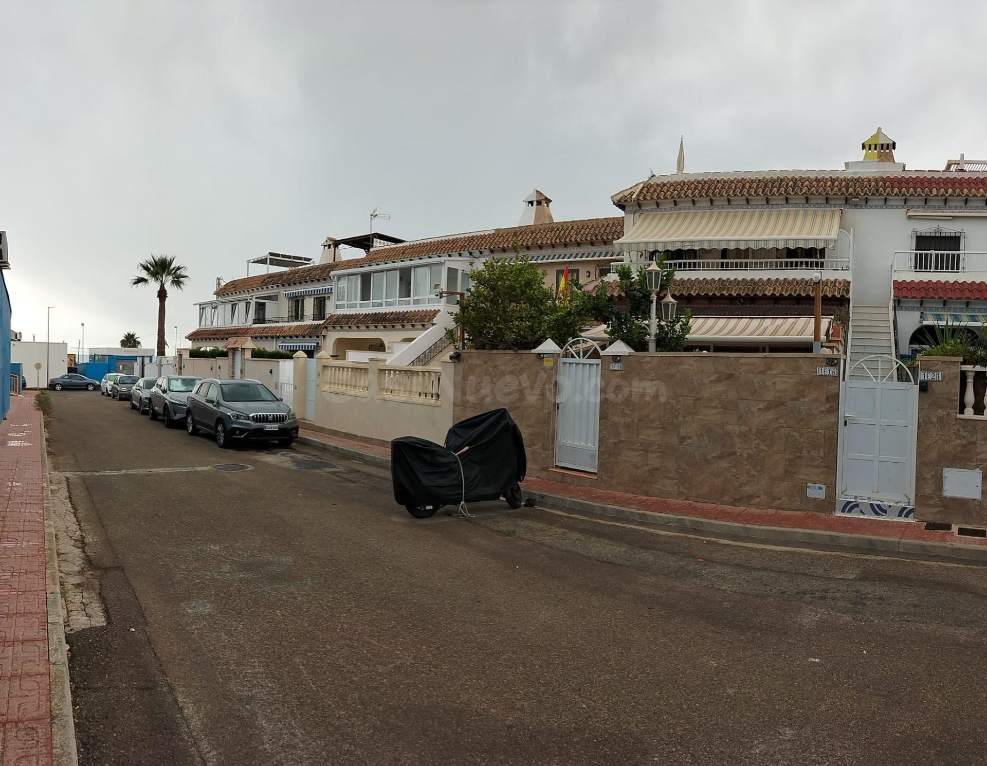 MAGNIFICO BUNGALOW DE PLANTA ALTA, SOLARIUM PRIVADO CON BARBACOA Y VISTAS AL MAR