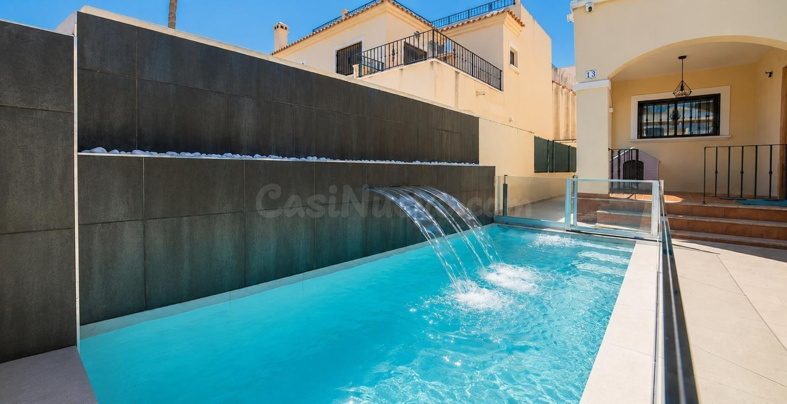FANTASTICOS ADOSADO CON PISCINA PROPIA Y COMUNITARIA, IDEAL PARA FAMILIAS