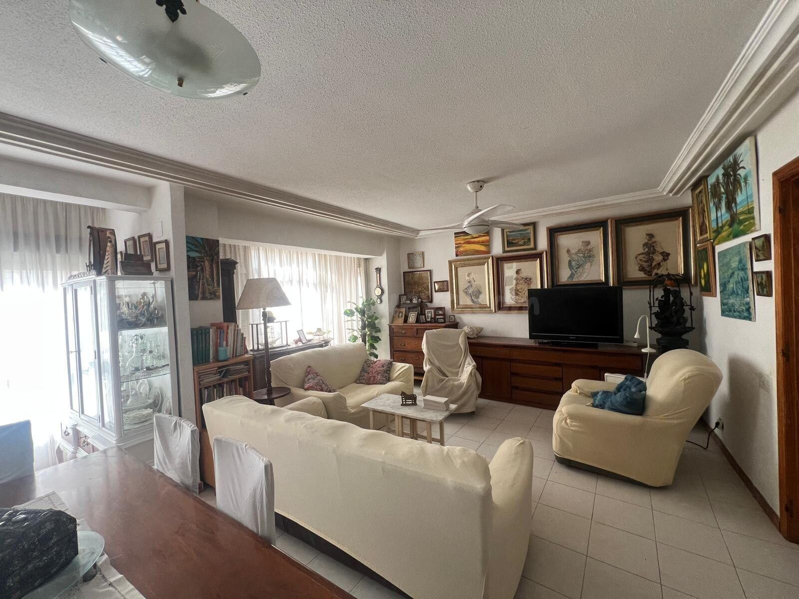 FANTASTICA VIVIENDA EN PLENO CENTRO DE TORREVIEJA A 100 METROS DEL CLUB NAUTICO