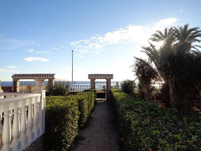 MAGNIFICA VILLA EN PRIMERA LINEA MARITIMA, IDEAL PARA FAMILIAS
