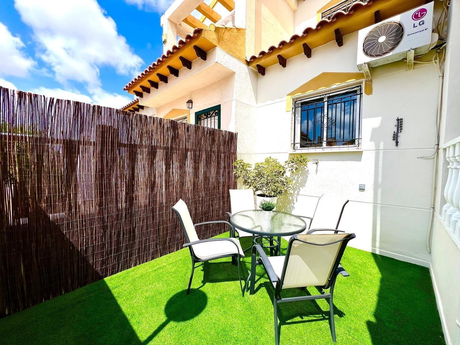 FANTASTICO VIVIENDA TOTALMENTE REFORMADA Y CON PISCINA COMUNITARIA, IDEAL PARA VIVIR TODO EL AÑO