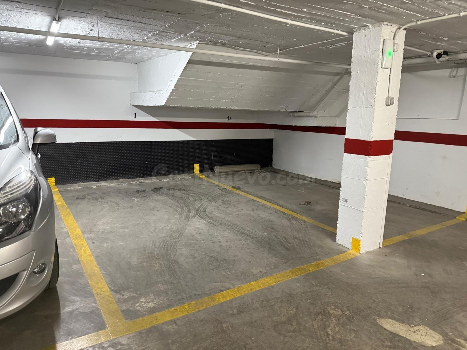 Tu tranquilidad empieza aquí: dos plazas de garaje en Calle  - foto 2