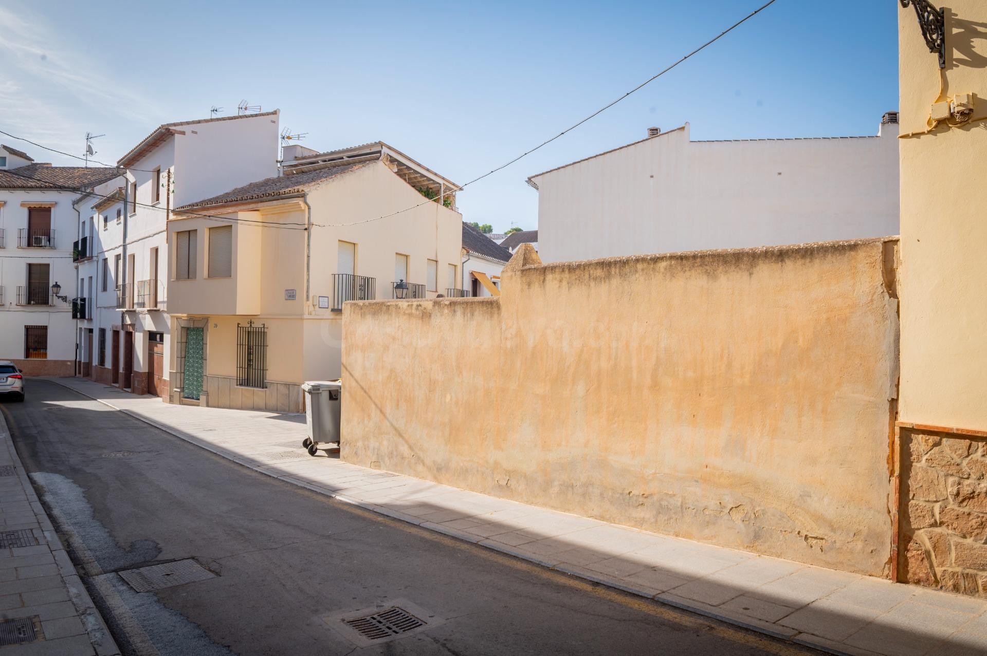 ¡Invierte en el corazón de Antequera! Solar con gran potencial para promoción residencial