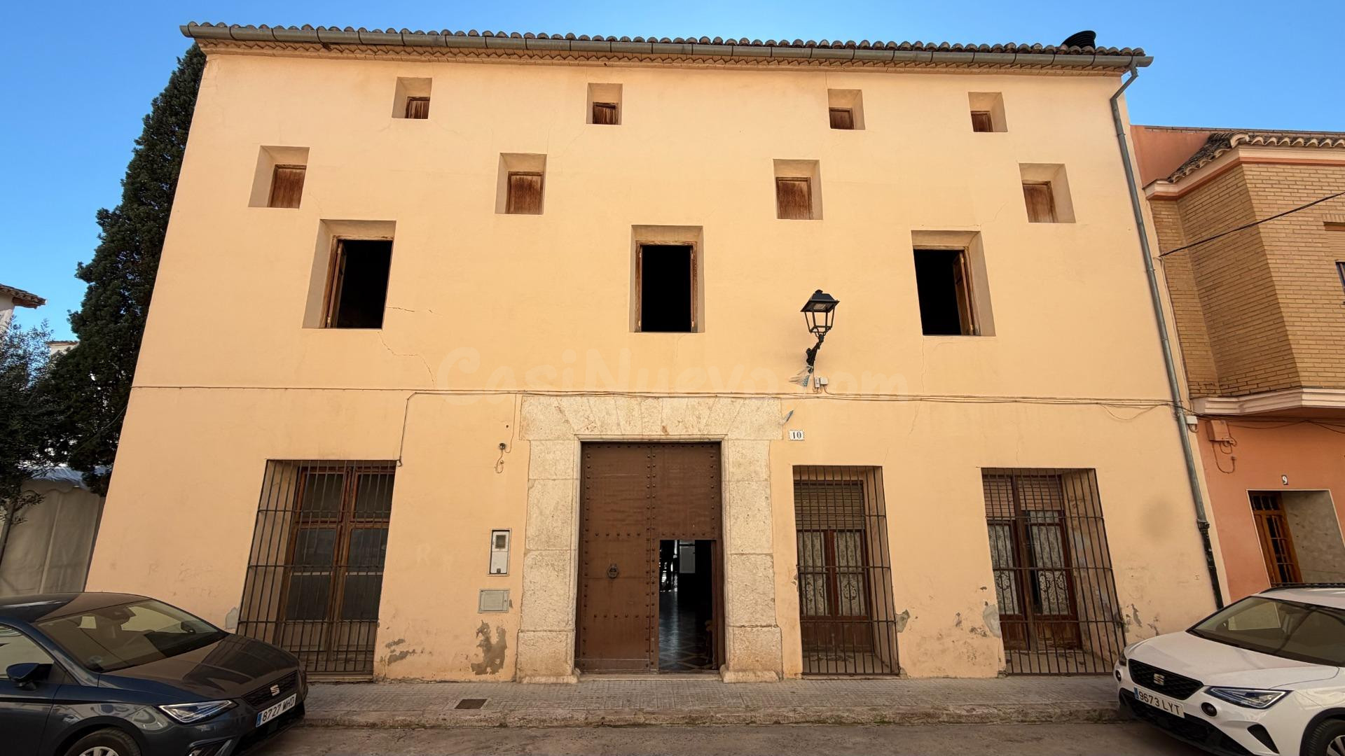 Casa de Pueblo en Alberic: 751 m2, 6 Hab, Gran Patio y Antigua Cambra de la Seda