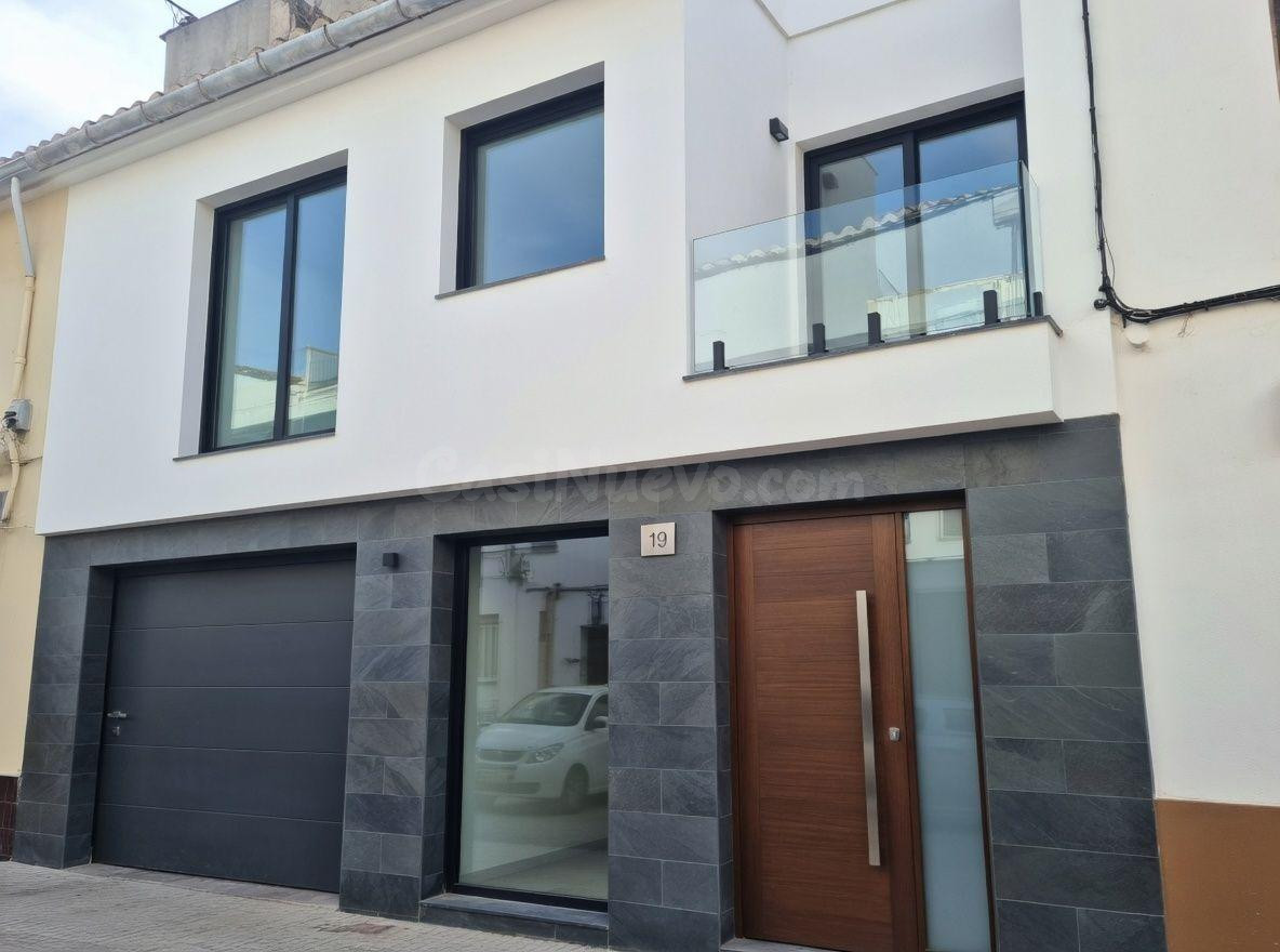 Solar urbano de 157 m2 con 7 m de fachada en Calle La Font – Ideal para nueva construcción