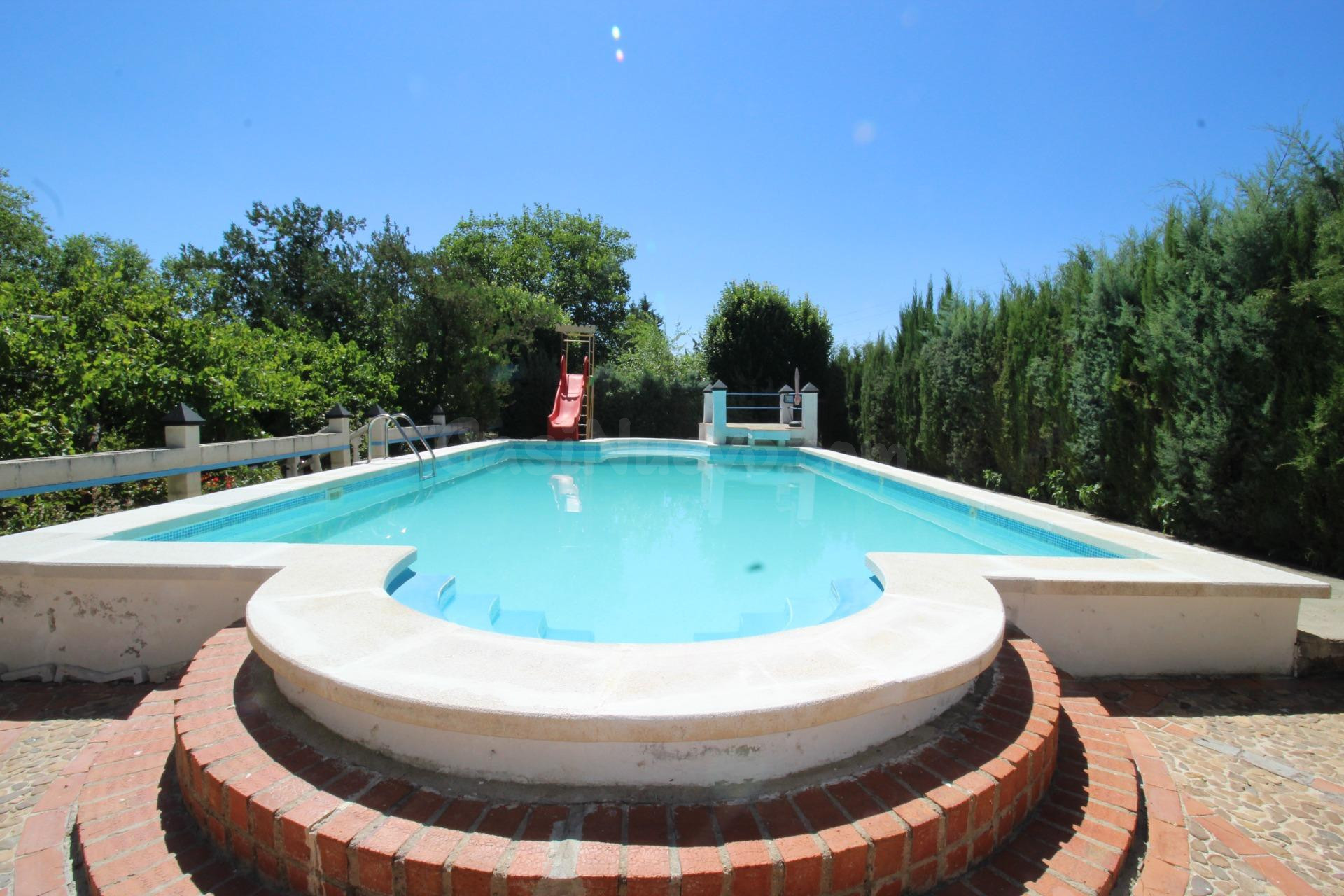Bonito Chalet en Venta con piscina propia en Almodovar del Campo