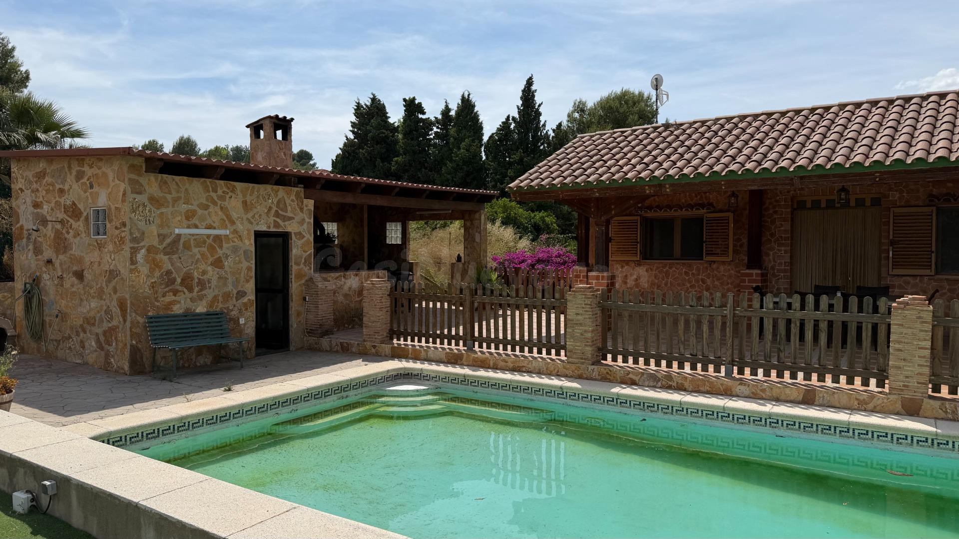 Chalet independiente en Picassent con gran parcela, piscina y espectacular paellero