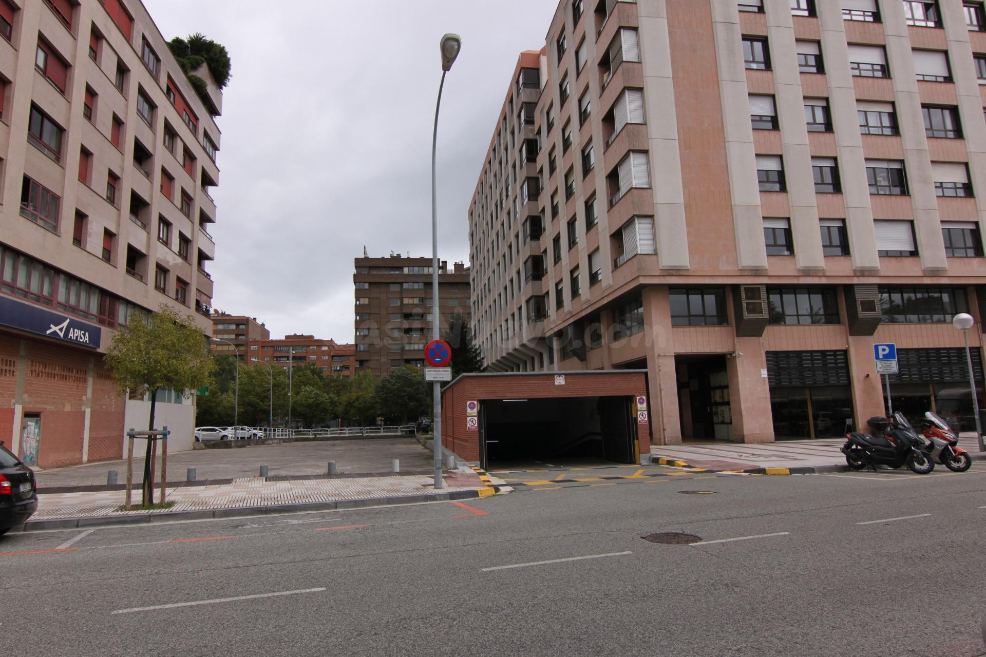 EKISER vende plaza de garaje pequeña en Av. de Pío XII, 30 de Pamplona
