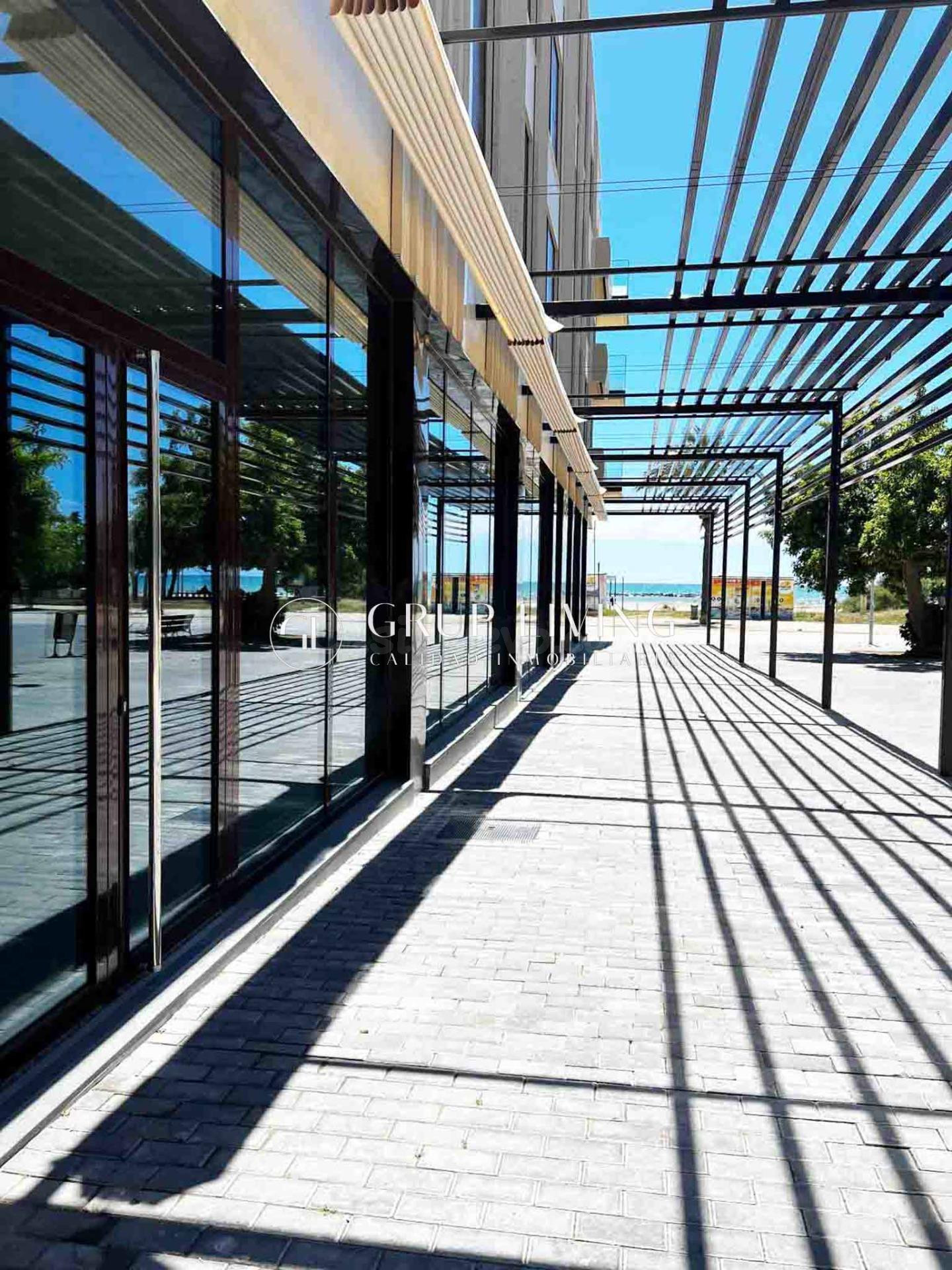 LOCAL COMERCIAL DE OBRA NUEVA JUNTO AL PASEO Y LA PLAYA