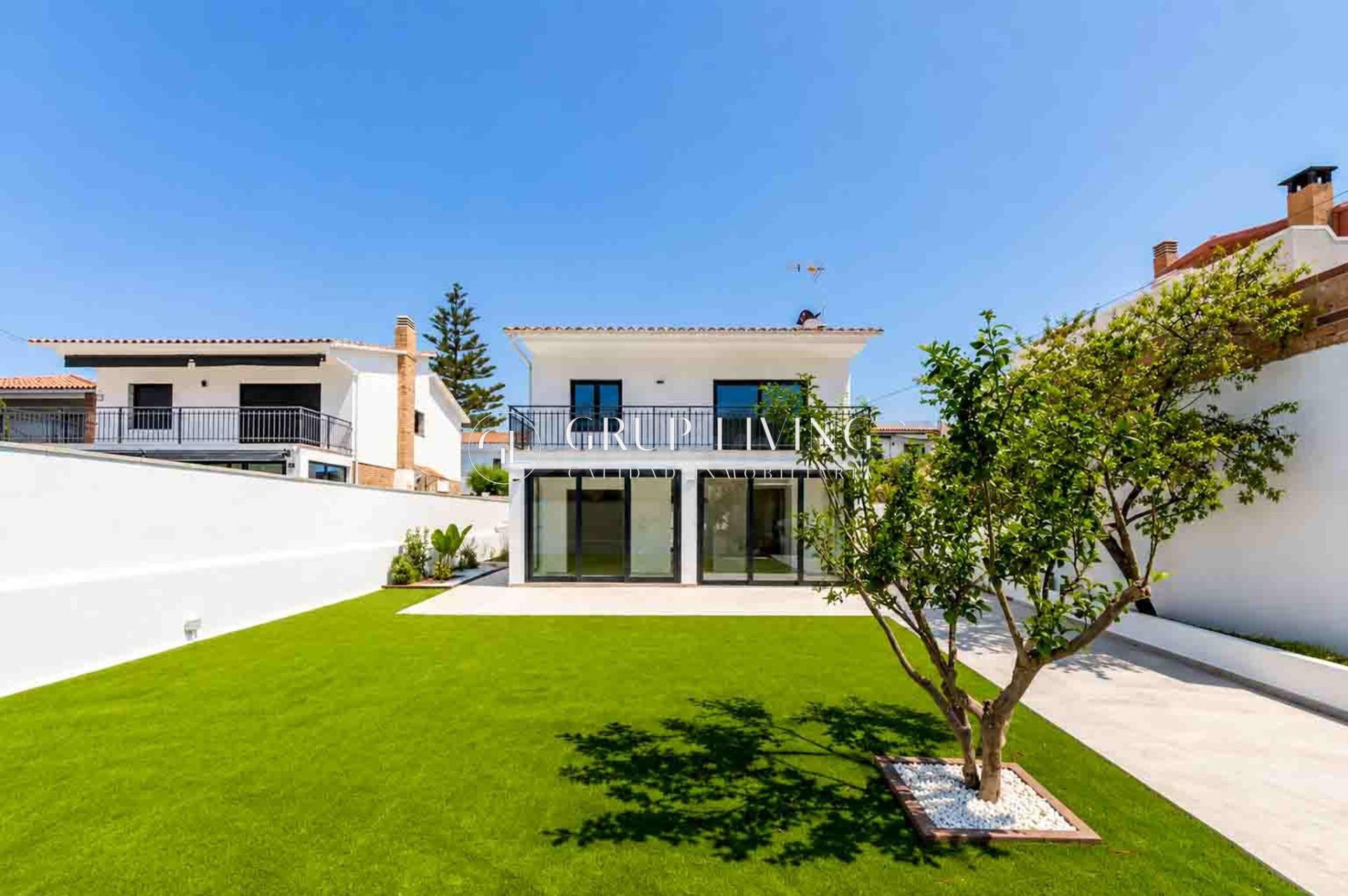 EXCLUSIVA VIVIENDA DE DISEÑO CONTEMPORÁNEO EN ROCAMAR, A UN PASO DE SITGES
