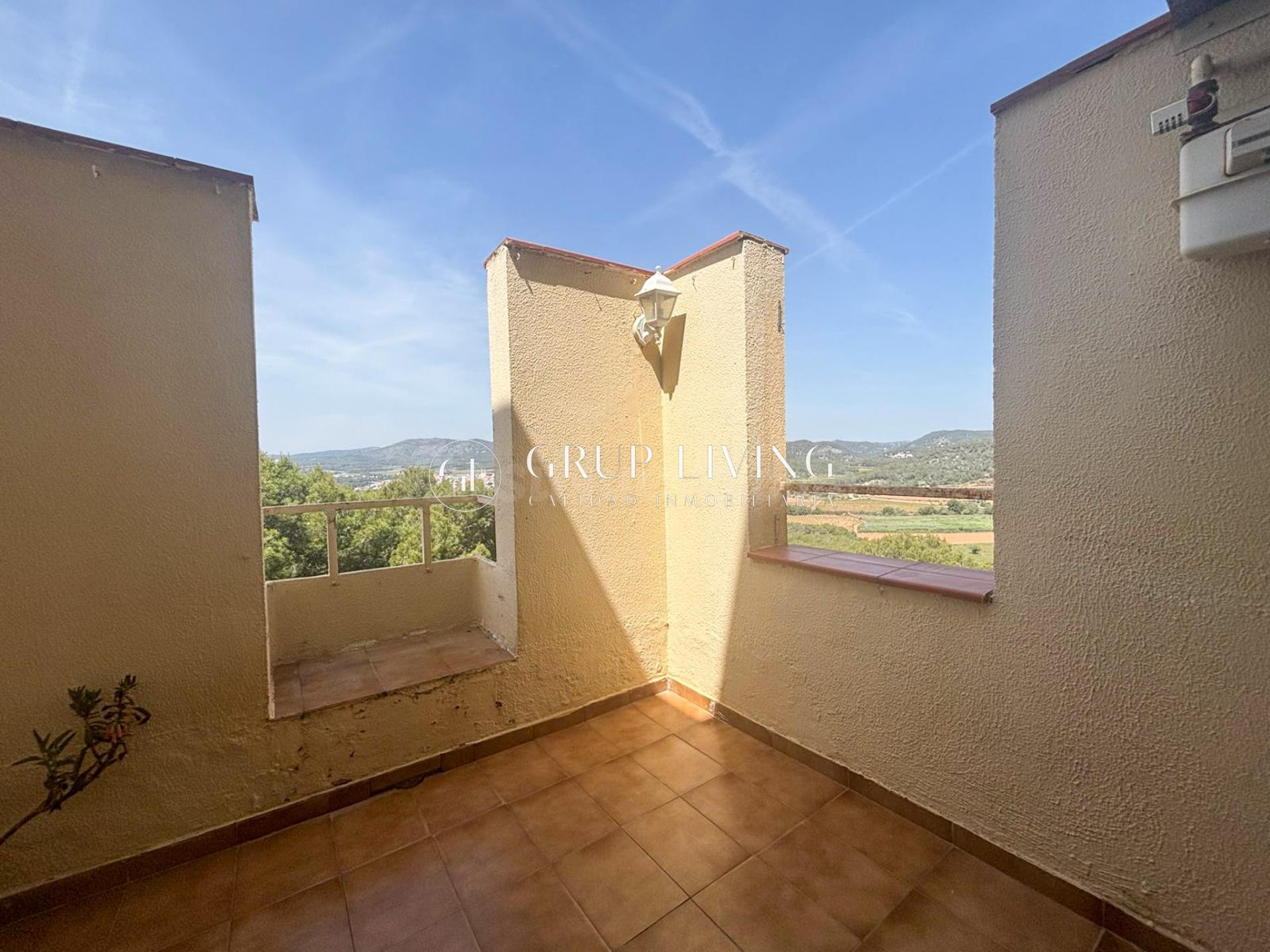 GRAN OPORTUNIDAD; PISO CON TERRAZA Y ESPECTACULARES VISTAS AL MAR EN VALLPINEDA