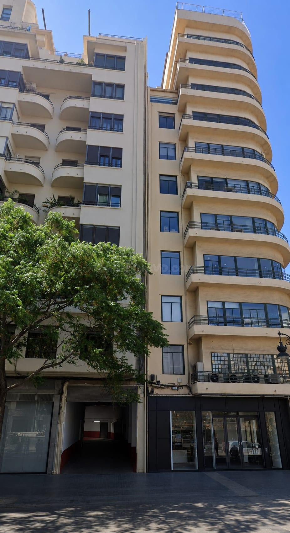 ¡Oportunidad única en pleno centro de Valencia! Plaza de garaje en Calle Xàtiva junto a la Estación del Norte y Plaza del Ayuntamiento.