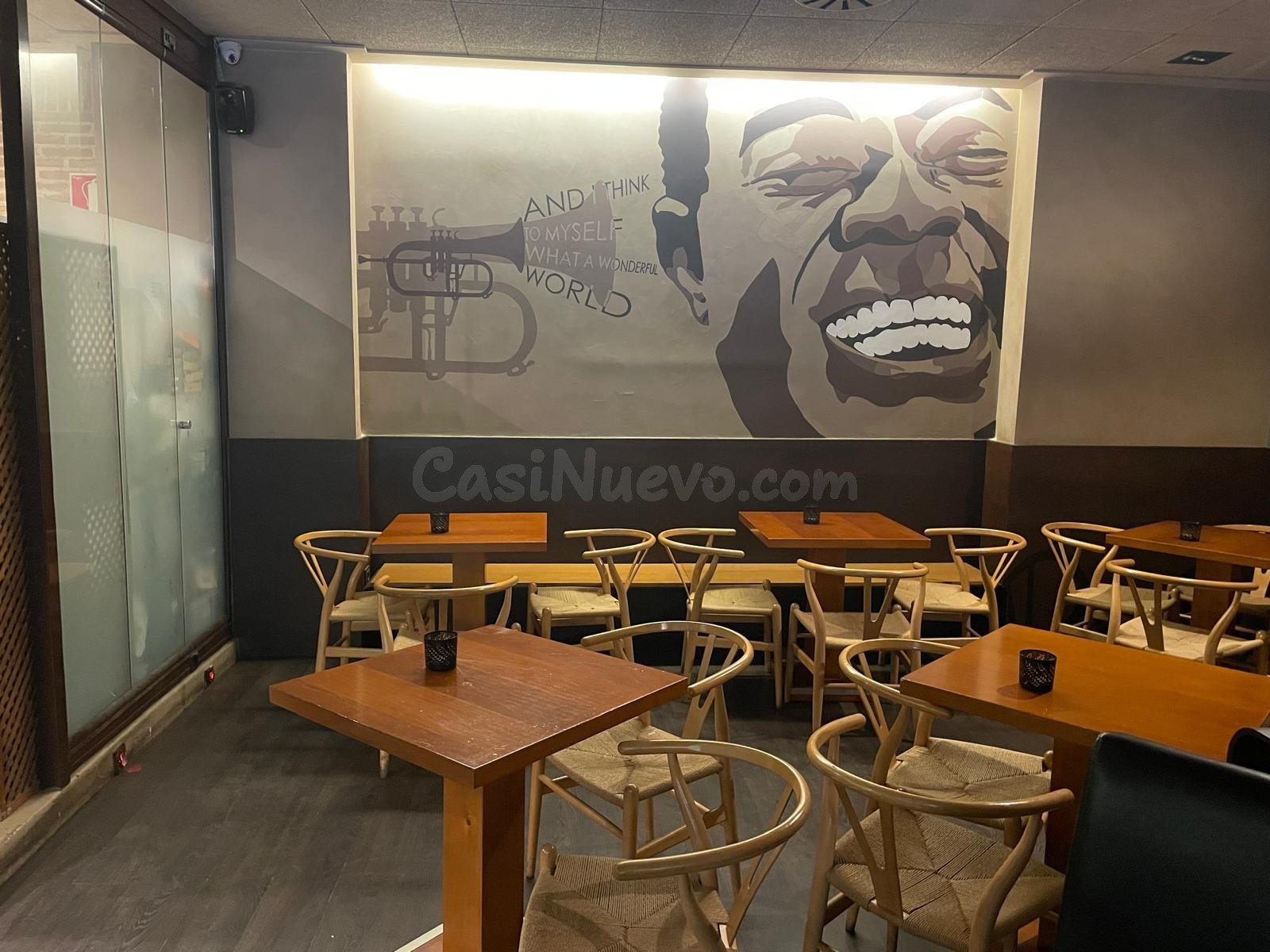 ¡Oportunidad única BAR-CAFETERÍA con licencia, salida de humos y gran terraza junto a la calle Guardia Civil!