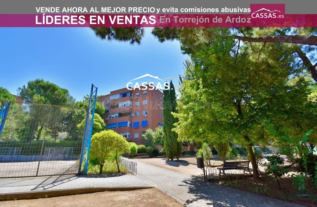 PLAZA DE LAS PALMERAS. Piso de 4 habitaciones, 2 baños y 2 terrazas.