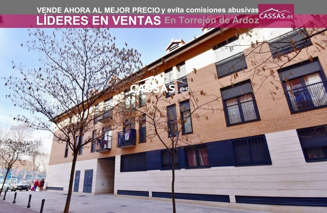 CENTRO - Piso seminuevo con 2 habitaciones (antes 3), 2 baños y garaje.