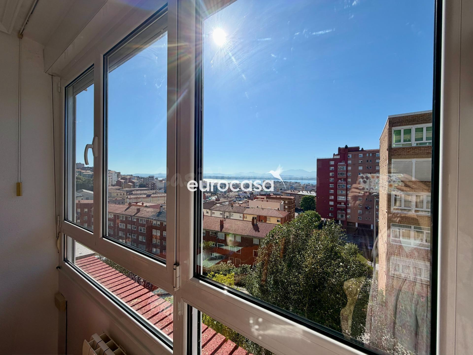 PISO EN VENTA EN EL CENTRO DE SANTANDER CON VISTAS A LA BAHÍA | 3 DORMITORIOS Y APARCAMIENTO