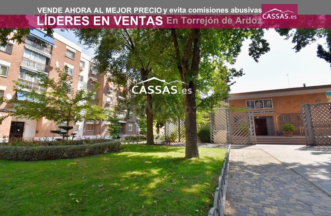 ZONA PARQUE GRANADA - VEREDILLAS. Piso 3 habitaciones con ascensor y terraza.