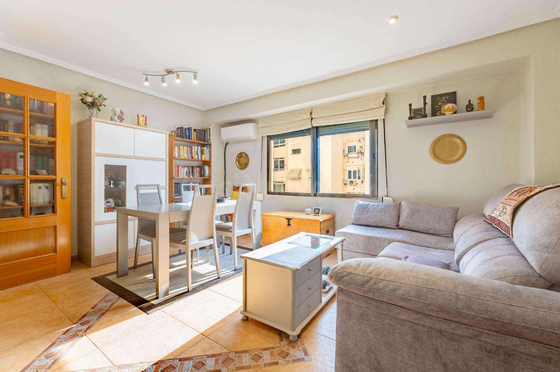 Oportunidad en Trinitat: 7º piso con mucha luz, espacio optimizado y junto al Jardín del Turia