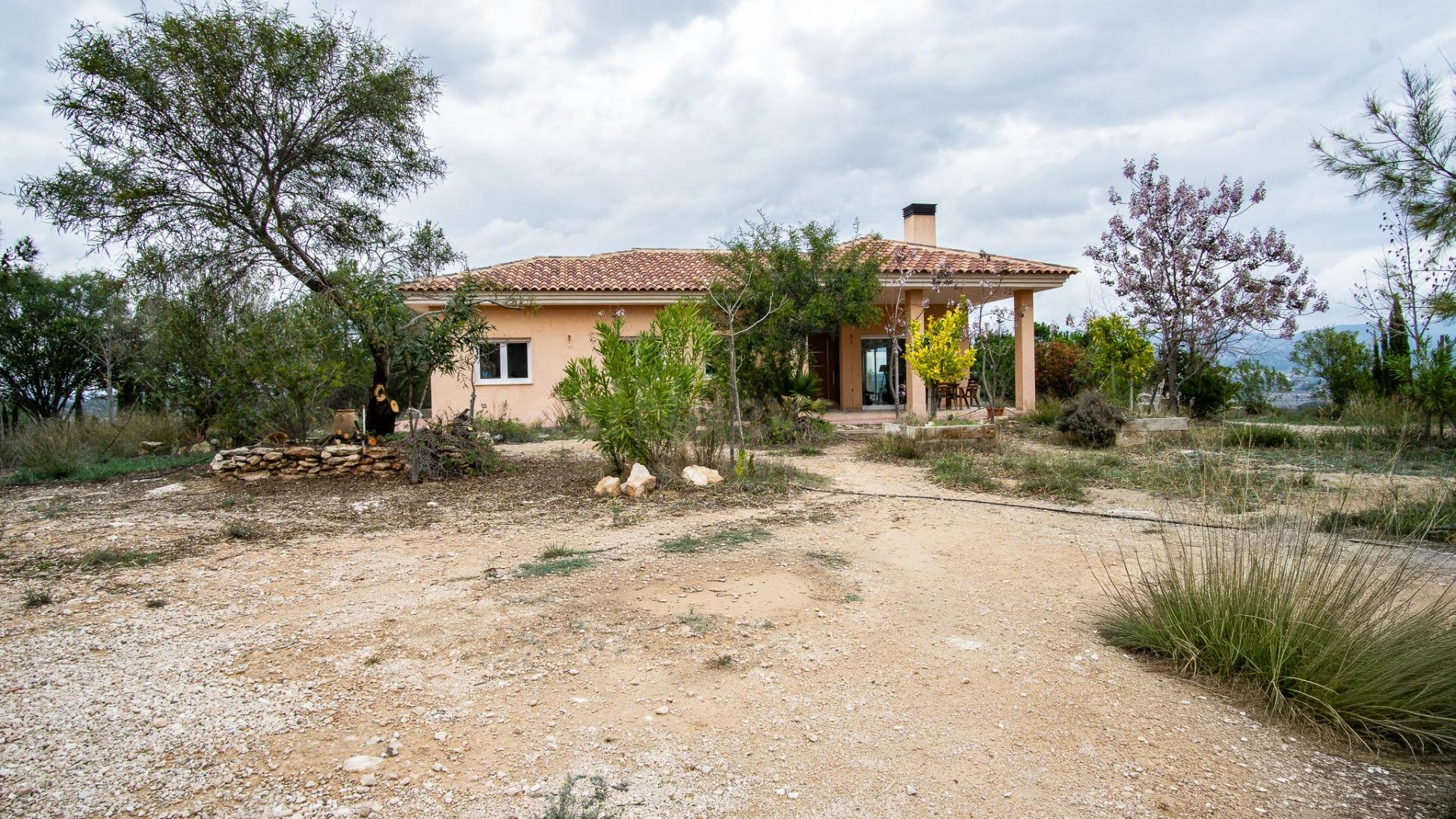 Chalet de obra nueva en venta entre Elda y Sax – listo para entrar a vivir