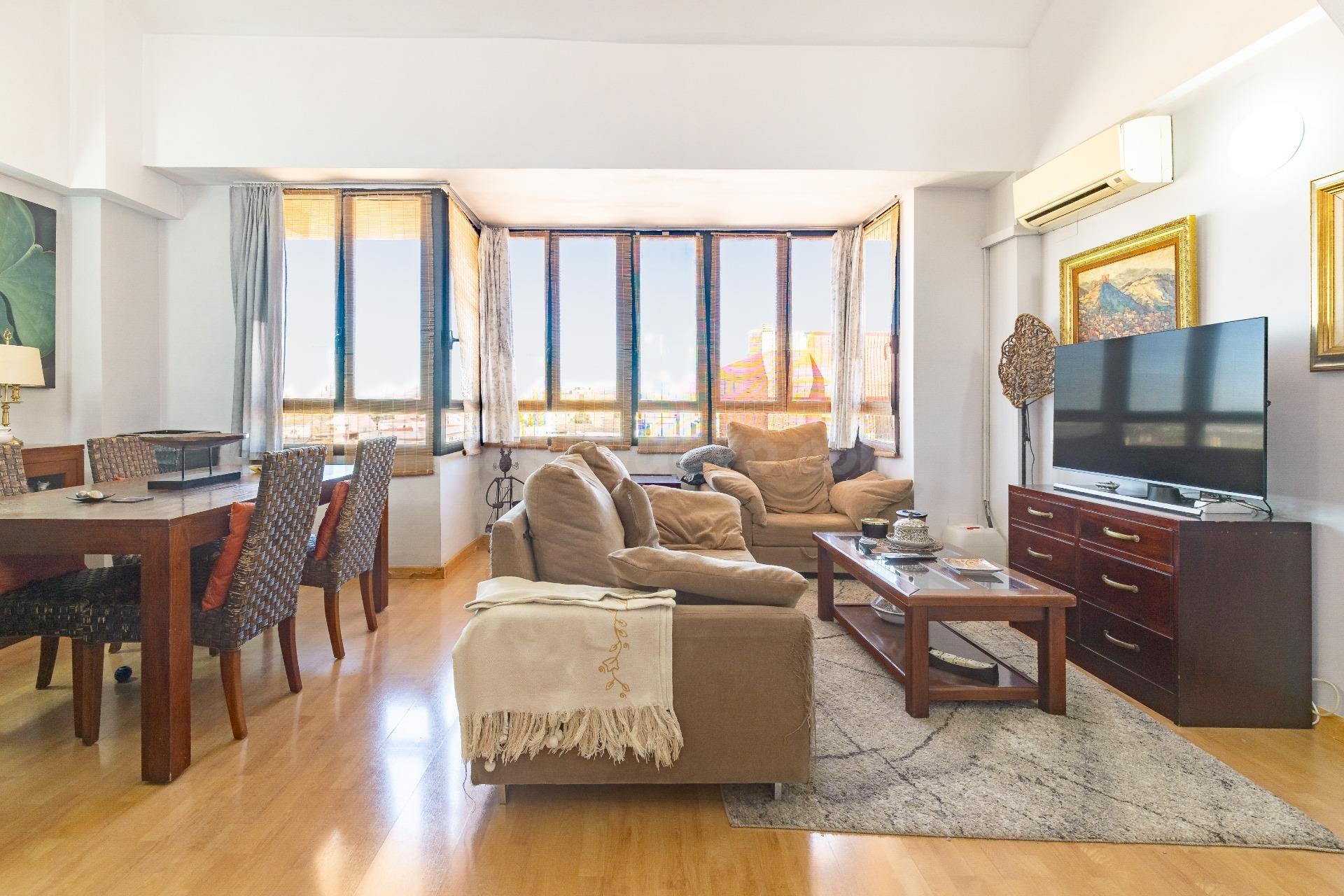 Exclusivo Ático Dúplex en Xirivella - Perfecto para Vivir y Celebrar