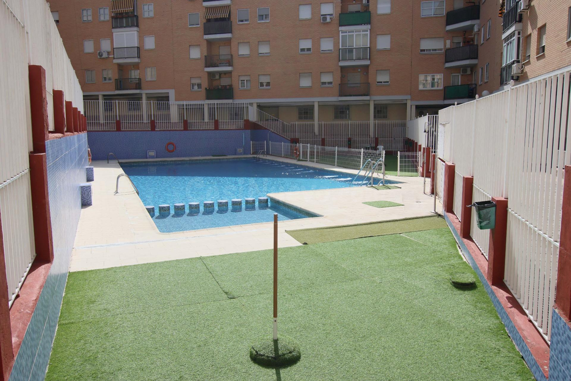 Oportunidad piso con plaza de garaje ,trastero y piscina comunitaria