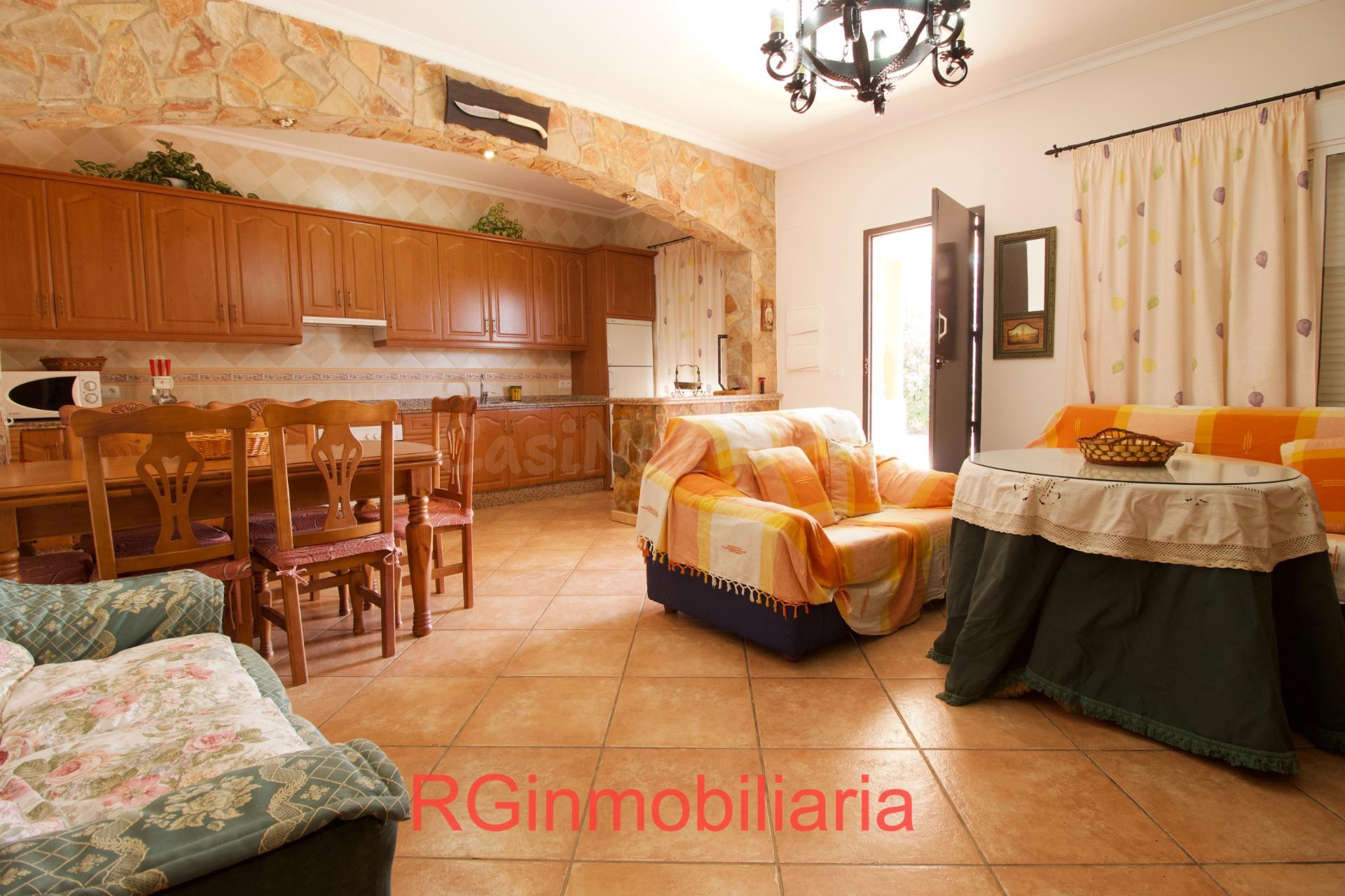 Espectacular chalet con 13.000 m2 de terreno y olivar en producción – Cercano a Don Benito