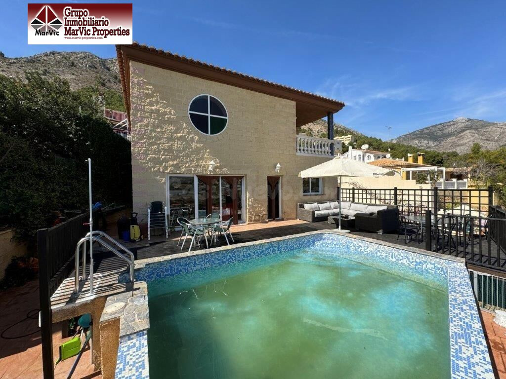 Espléndido Chalet en Urbanización Almedia, Callosa d'en Sarrià - Listo para Entrar a Vivir