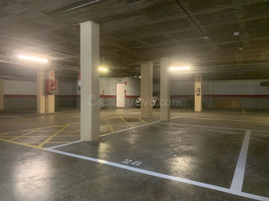 Venta de Plaza de Aparcamiento para Vehículo Grande y una Moto