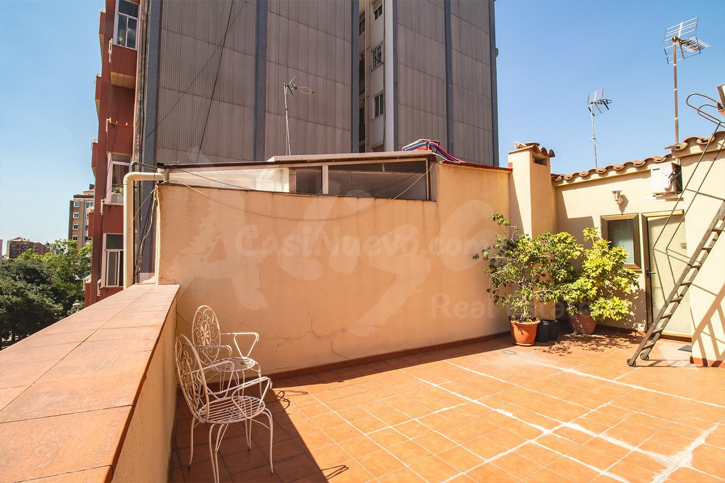 Edificio residencial de propiedad única con amplias terrazas privadas en Barcelona