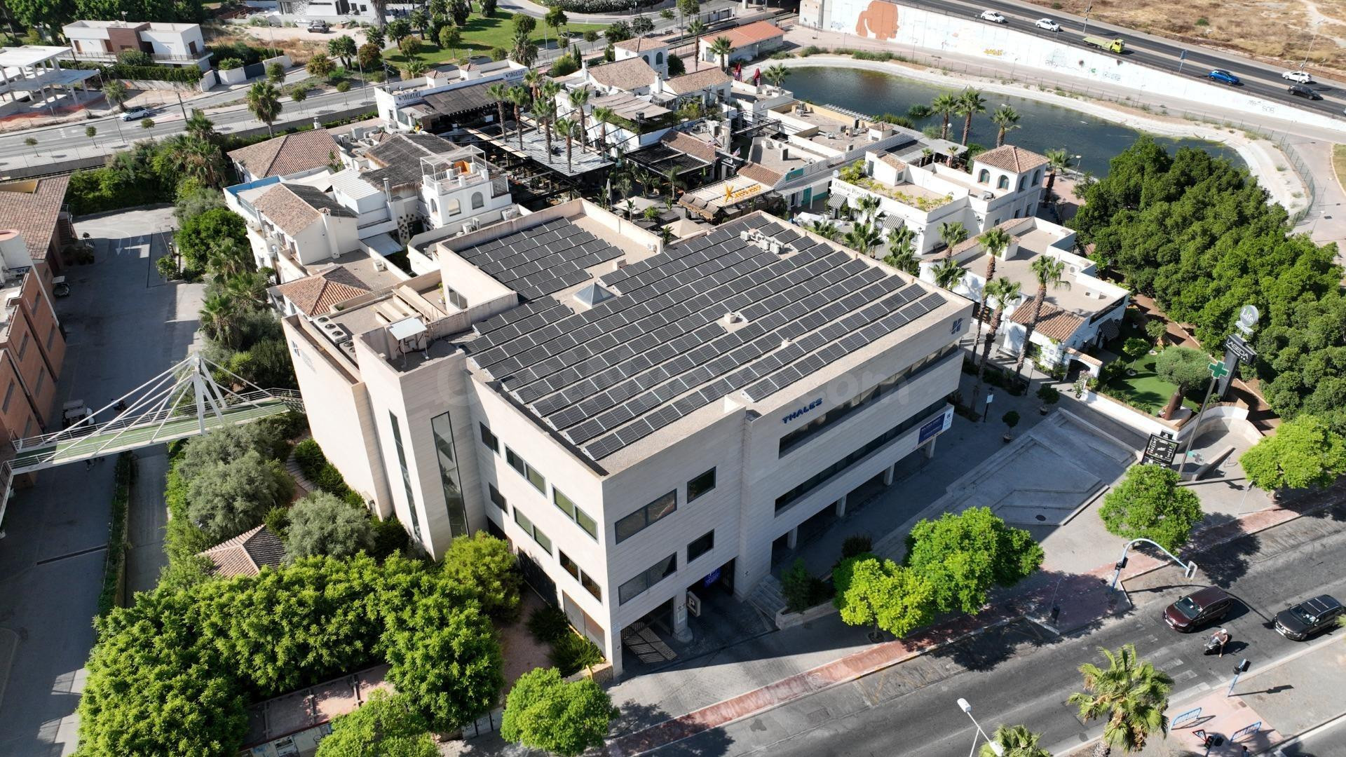 Oficina luminosa y completamente equipada en Playa de San Juan – Edificio exclusivo