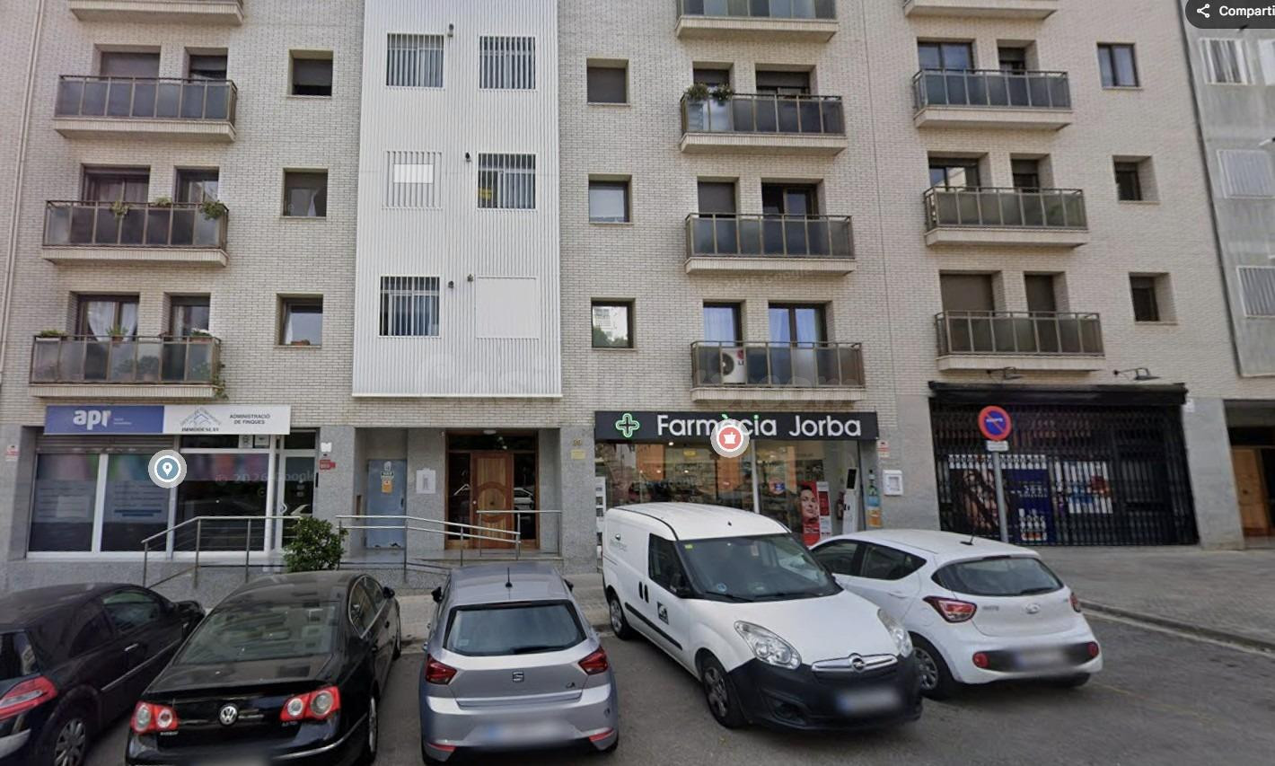 OCUPADO! Oportunidad para inversores en Vilanova i la Geltrú – Piso con terraza, ascensor y trastero