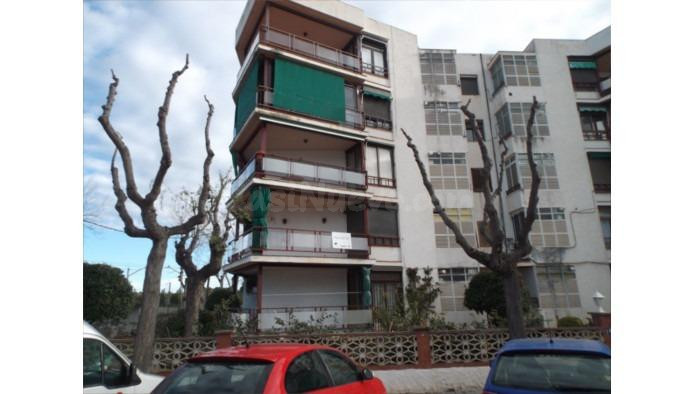 OCUPADO!! Piso en la Urbanización Ibersol, en Vilanova i la Geltrú, a tan solo 250 metros de la playa.