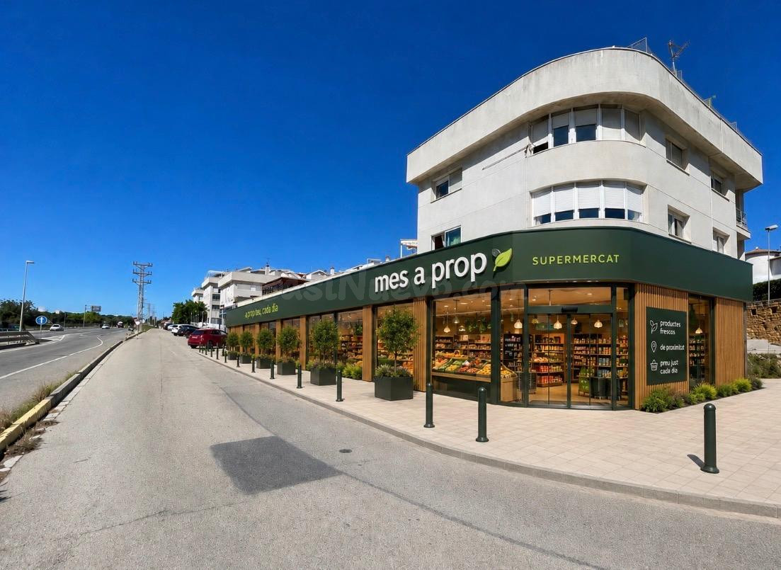 Gran local comercial de 1.209 m2 frente a la N-340 – Ideal supermercado o gran superficie