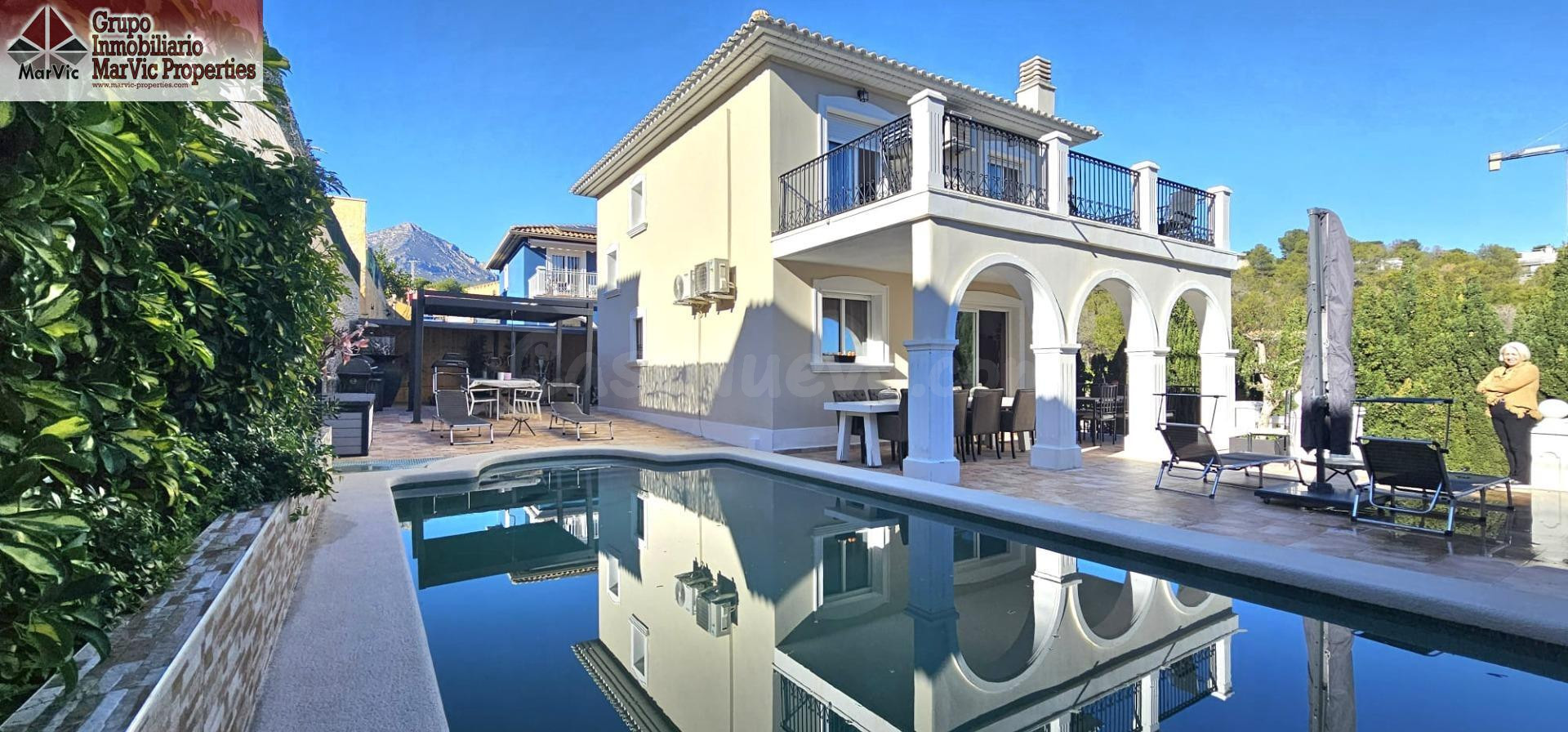Elegante Chalet en La Nucía - Montebello con Vistas Espectaculares