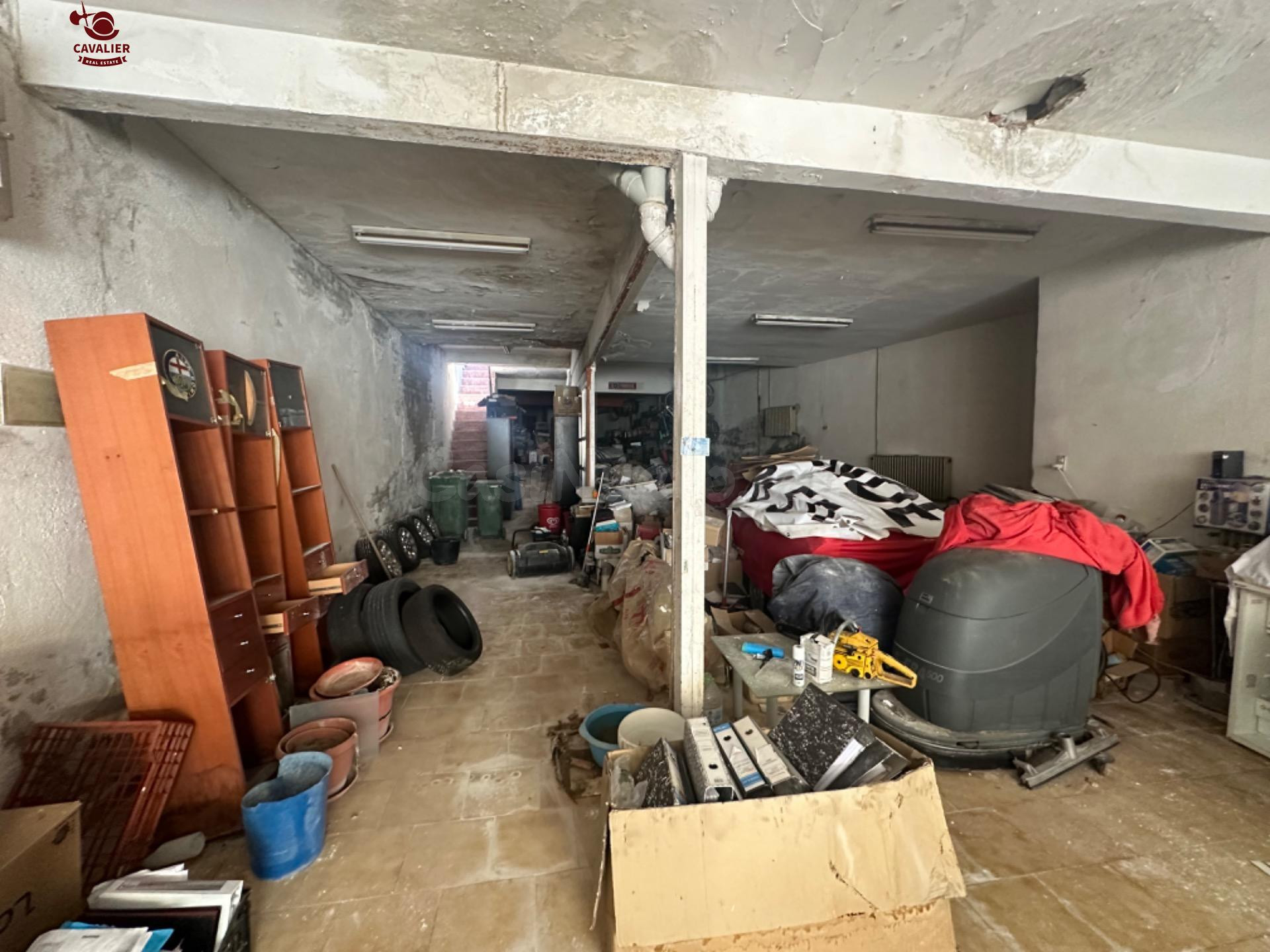 Vivienda de 203m2 en 1ª planta y local de 225 m2 para REFORMA INTEGRAL.