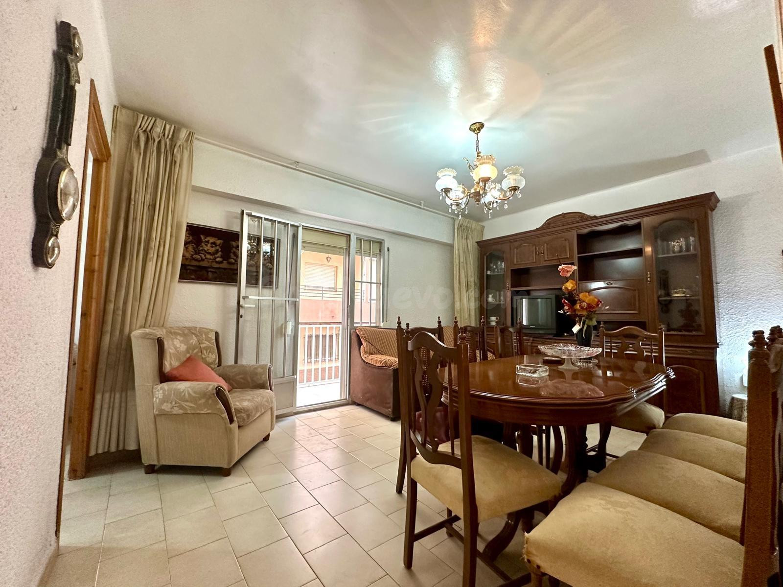 Amplio y Acogedor Piso en Los Ángeles, Almería - ¡Listo para Entrar a Vivir!