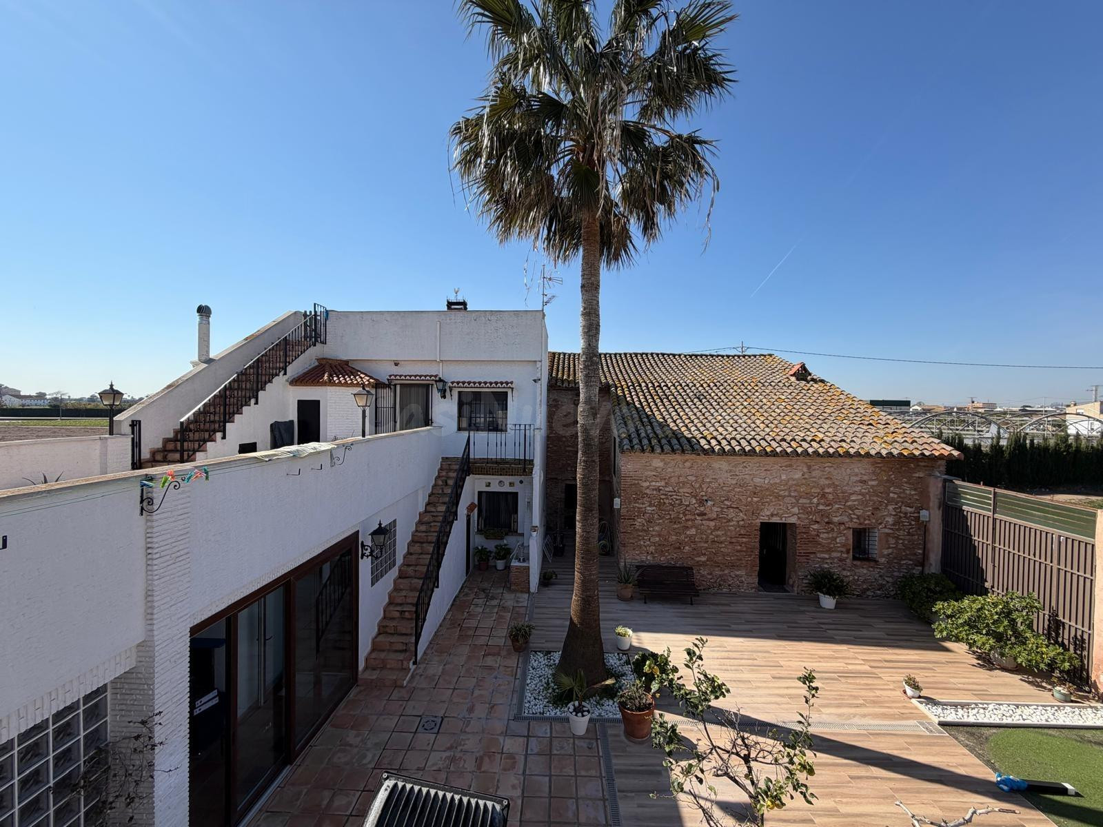 ESPECTACULARES CASAS DE HUERTA  CON DOS ESTILOS  DIFERENTES , UNA  REFORMADA Y  OTRA RÚSTICA  CON PARCELA DE 2000 METROS CUADRADOS