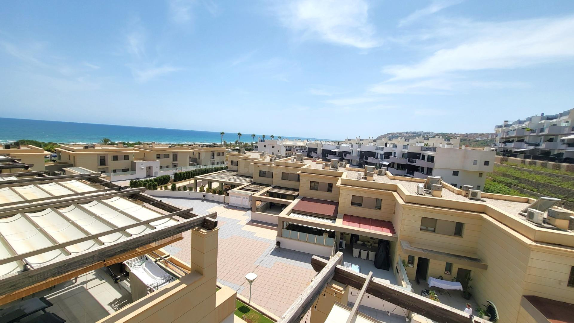 Apartamento 2 Dormitorios y 2 Baños gran terraza con vistas  1ª linea Piscina garaje y trastero