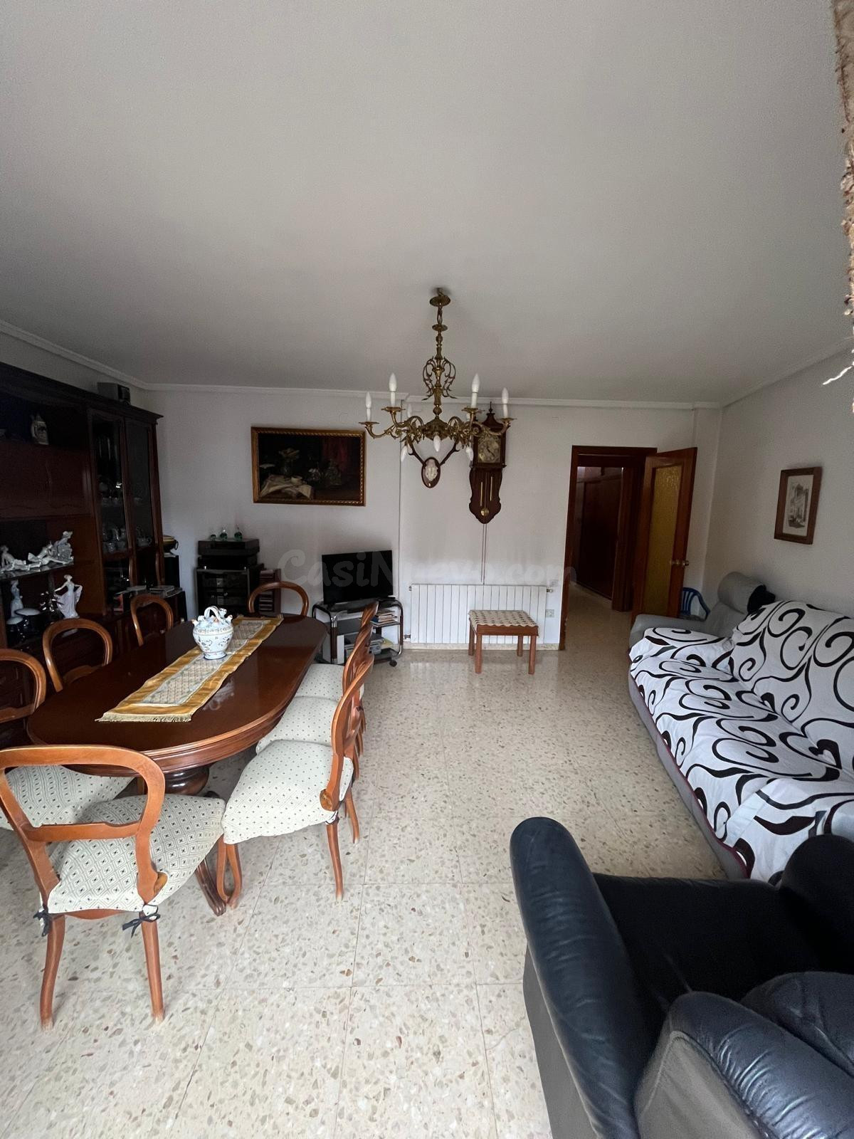 AMPLIA VIVIENDA EN AVENIDA PRINCIPAL DE MELIANA CON 2 PLAZAS DE GARAJE