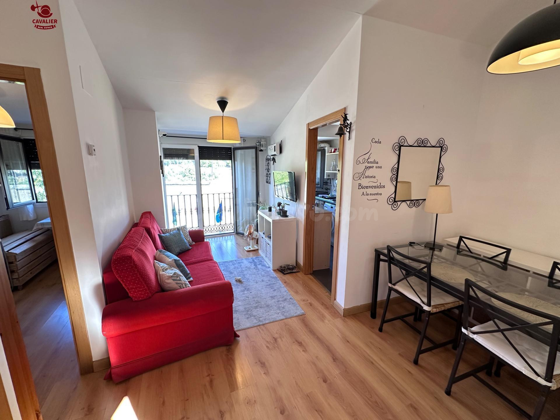 Piso de 58m2, 2 dormitorios con armarios empotrados,1 baño y ¡¡¡ PLAZA DE GARAJE de 11m2 ¡¡¡ en el casco urbano de Los Molinos