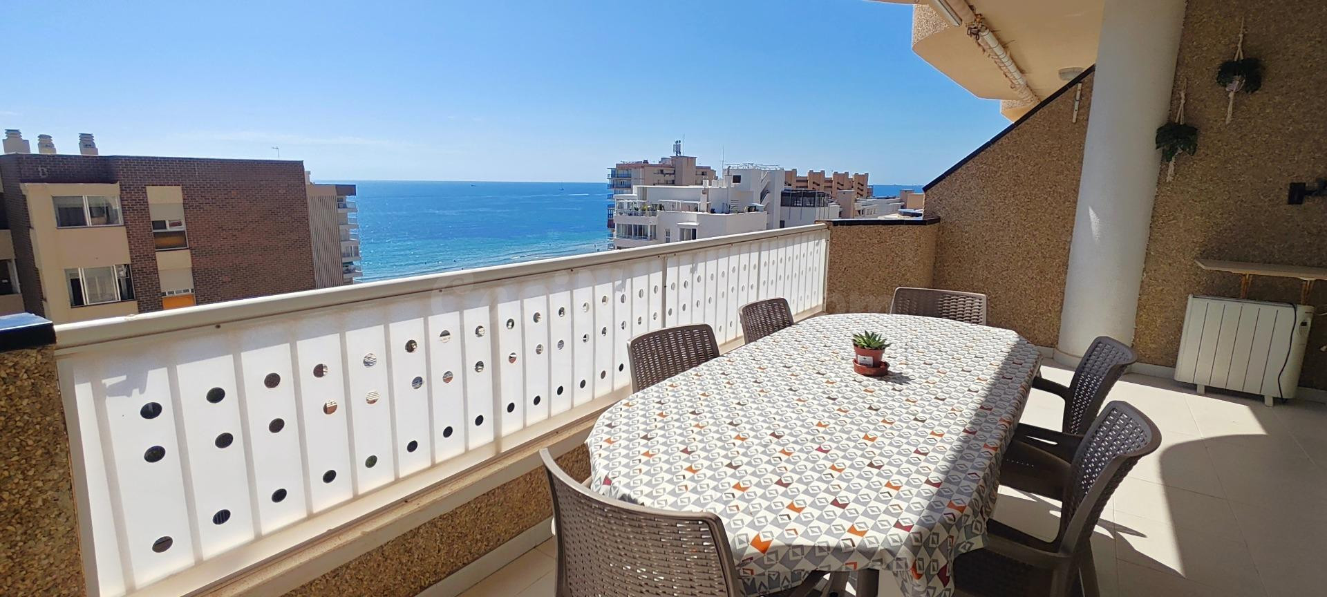 Apartamento 3 Dormitorios con Baño y Aseo con vistas al mar y la bahia a 100m. de la playa de Los Arenales del Sol