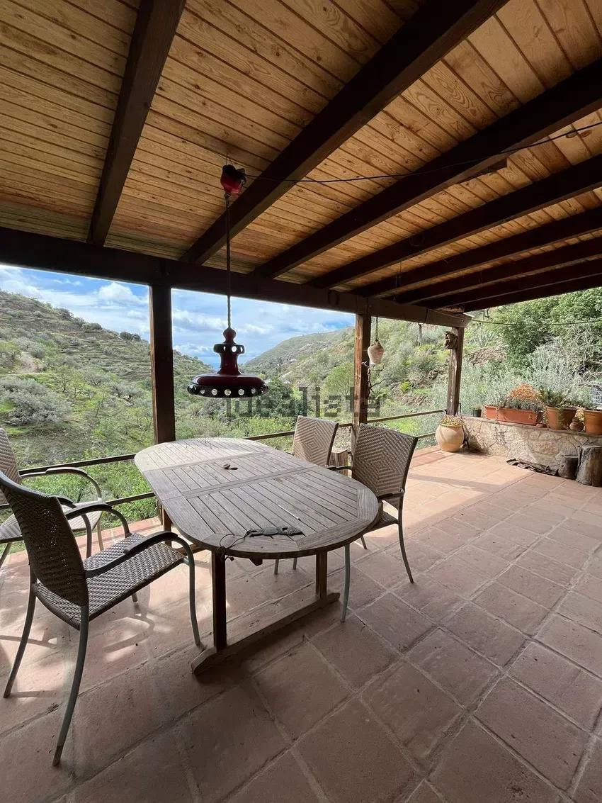 Casa de 140 m2 en parcela de 1.016 m2, 3 dormitorios y 1 baño en finca rústica