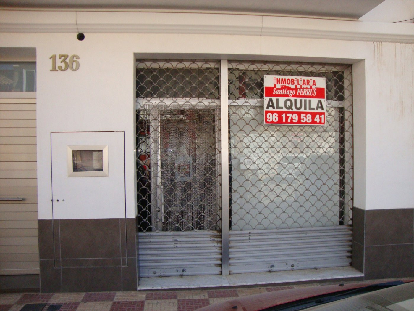 ALQUILER LOCAL COMERCIAL EN ALMUSSAFES - CÉNTRICO, SALIDA A DOS CALLES