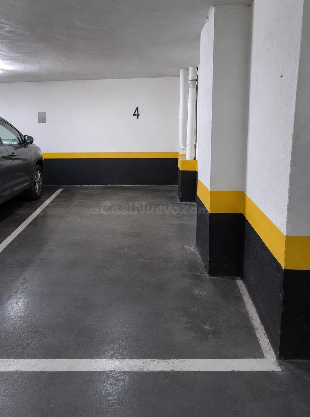 Plaza de garaje en venta junto a Santiago Bernabéu – AZCA | Coche pequeño