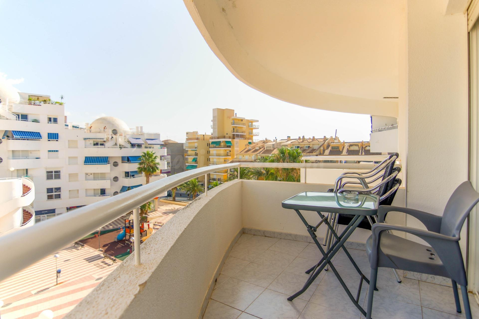 Disfruta de la playa en céntrico piso con piscina en El Campello