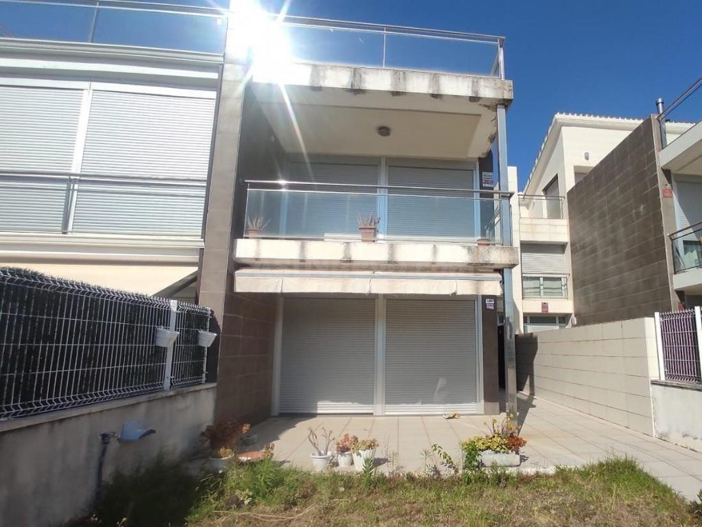 Amplio chalet adosado con piscina comunitaria en Cambrils