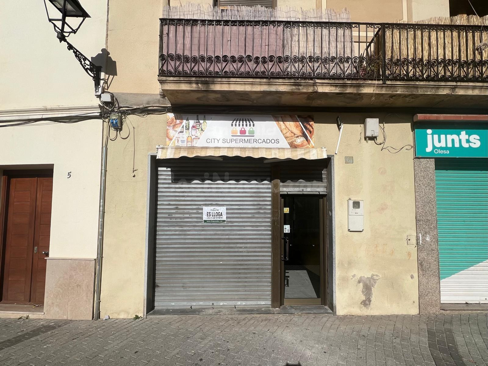 Local comercial en alquiler en la Plaça de les Fonts – Casc Antic de Olesa de Montserrat